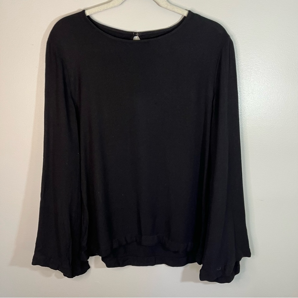 Anthropologie Cloth and Stone Minimalist Women’s Black Bell Sleeve Top Size M